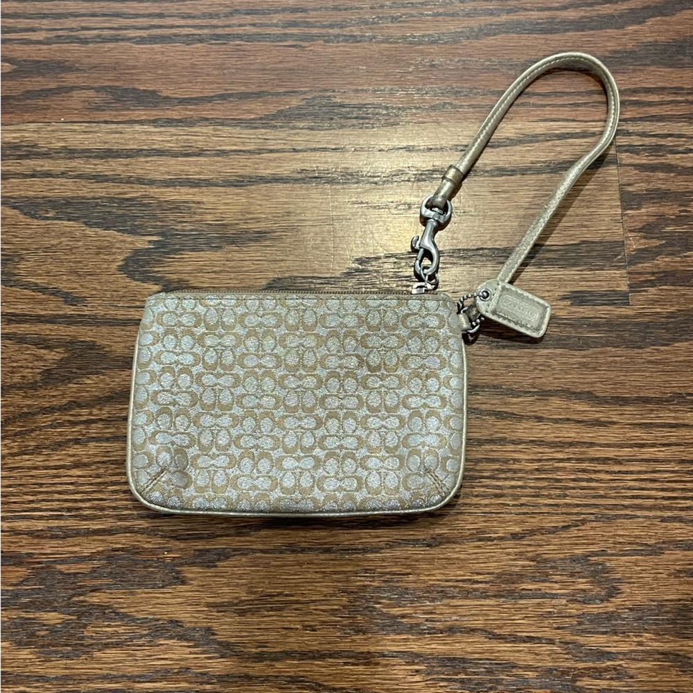 EXCELLENT Coach Wristlet - zipper